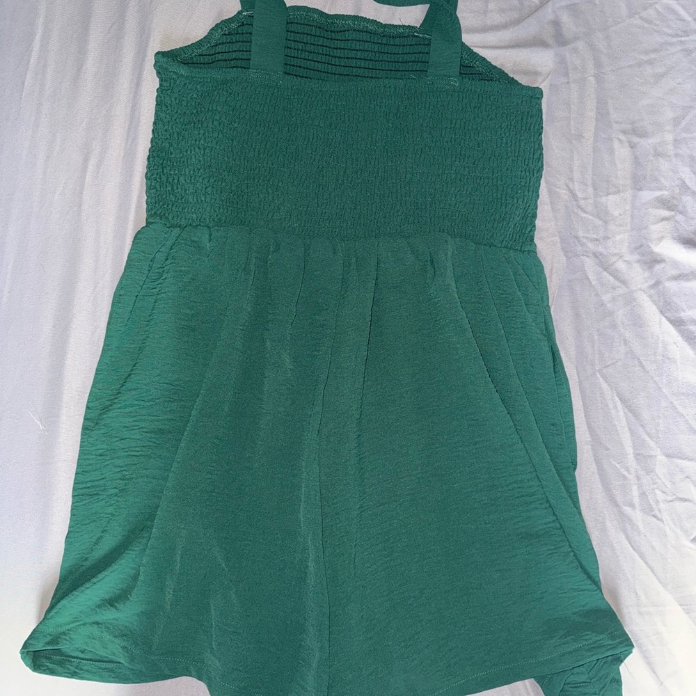 Green Sleeveless Romper - Picture 2 of 3
